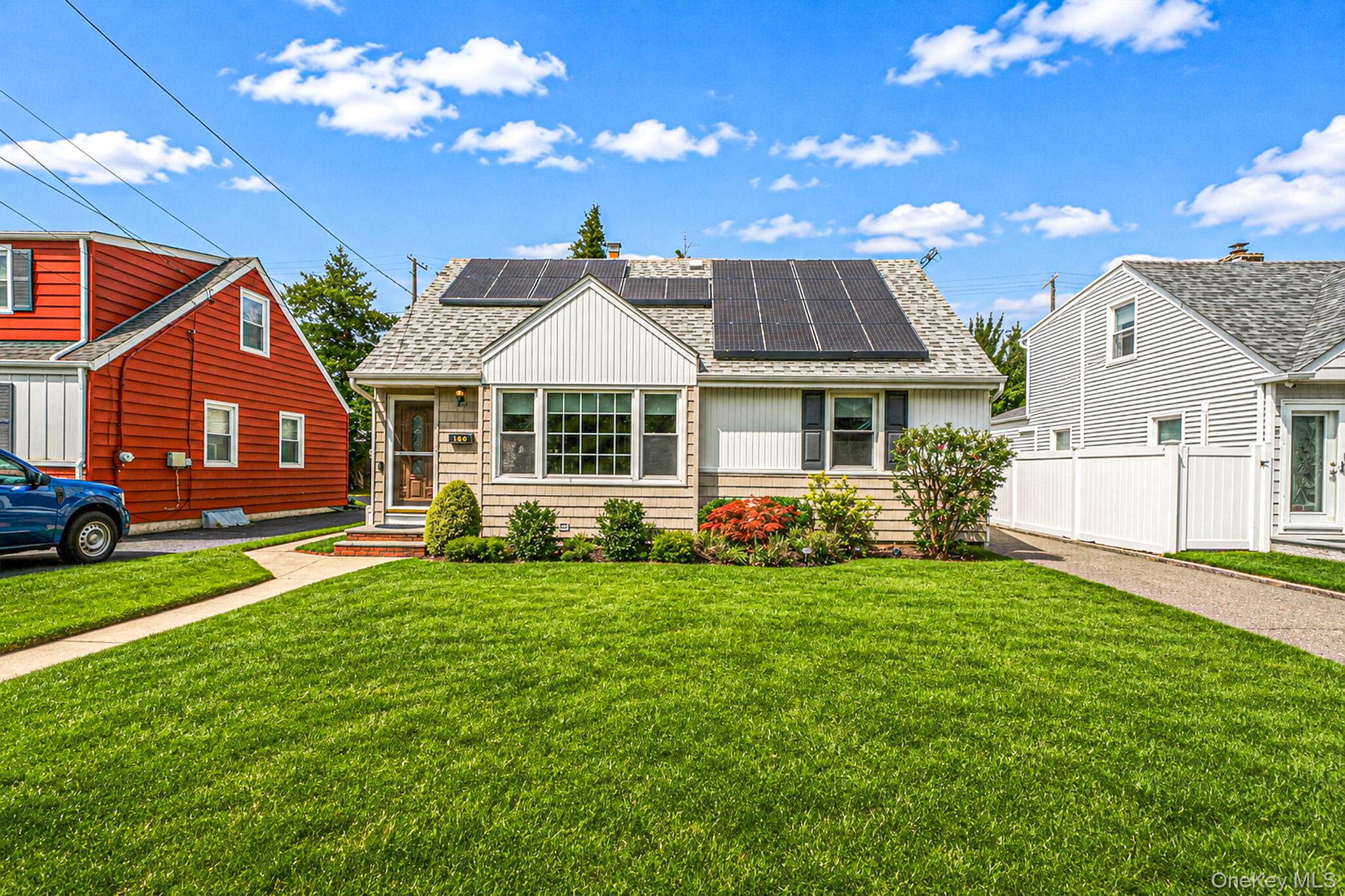 190 Albertson Place – For Sale