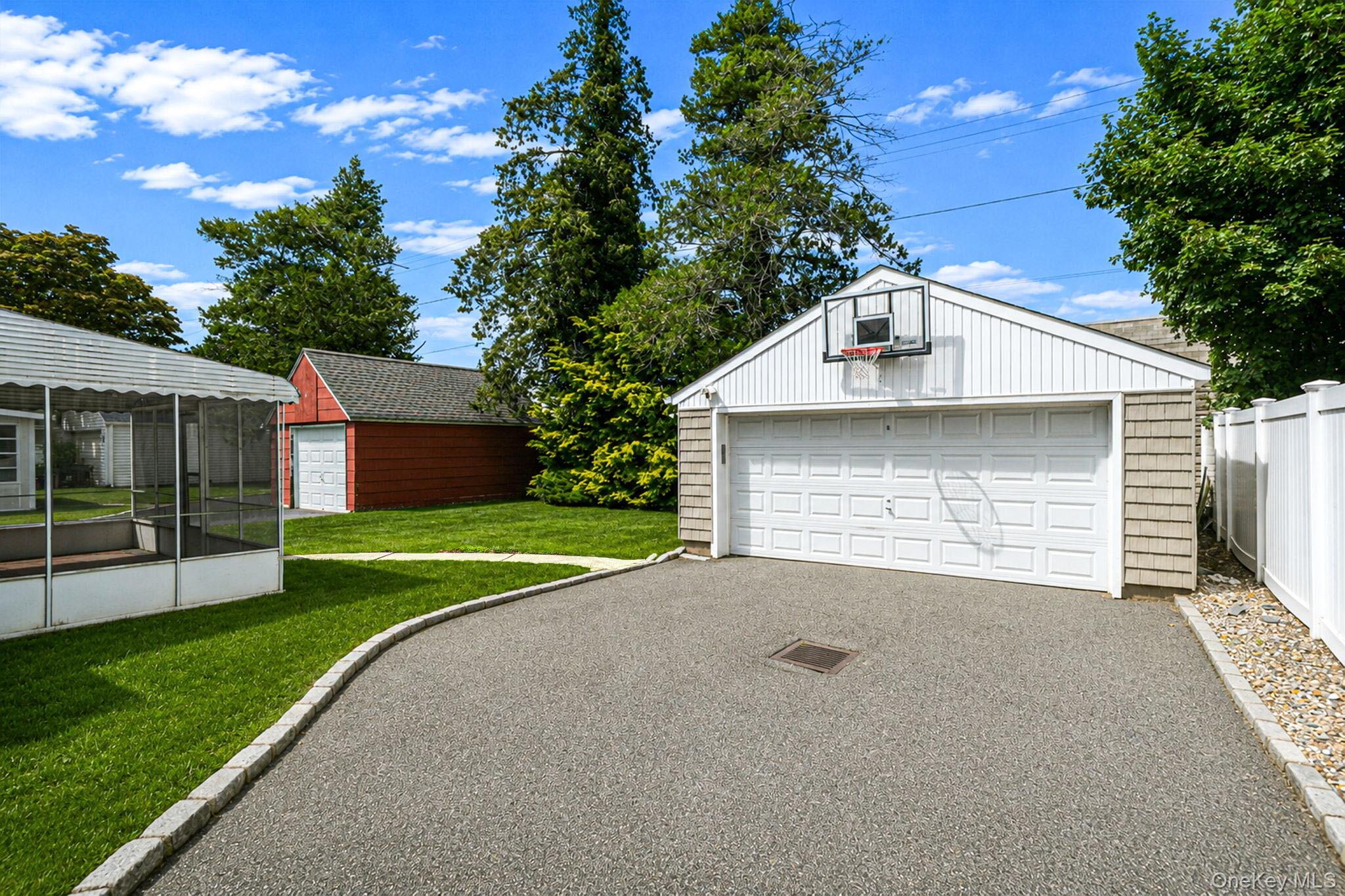 190 Albertson Place – For Sale photo 26