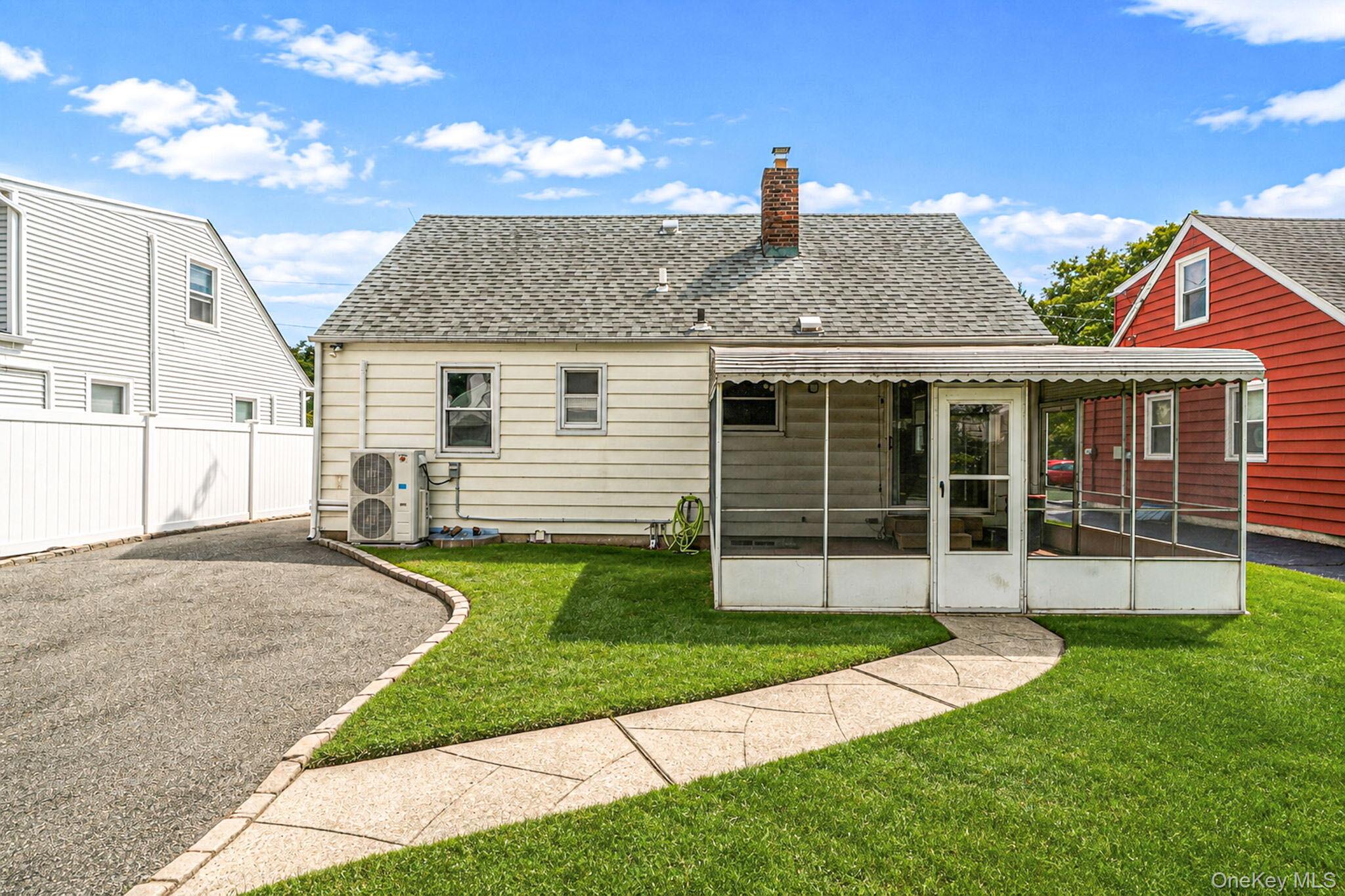 190 Albertson Place – For Sale photo 24