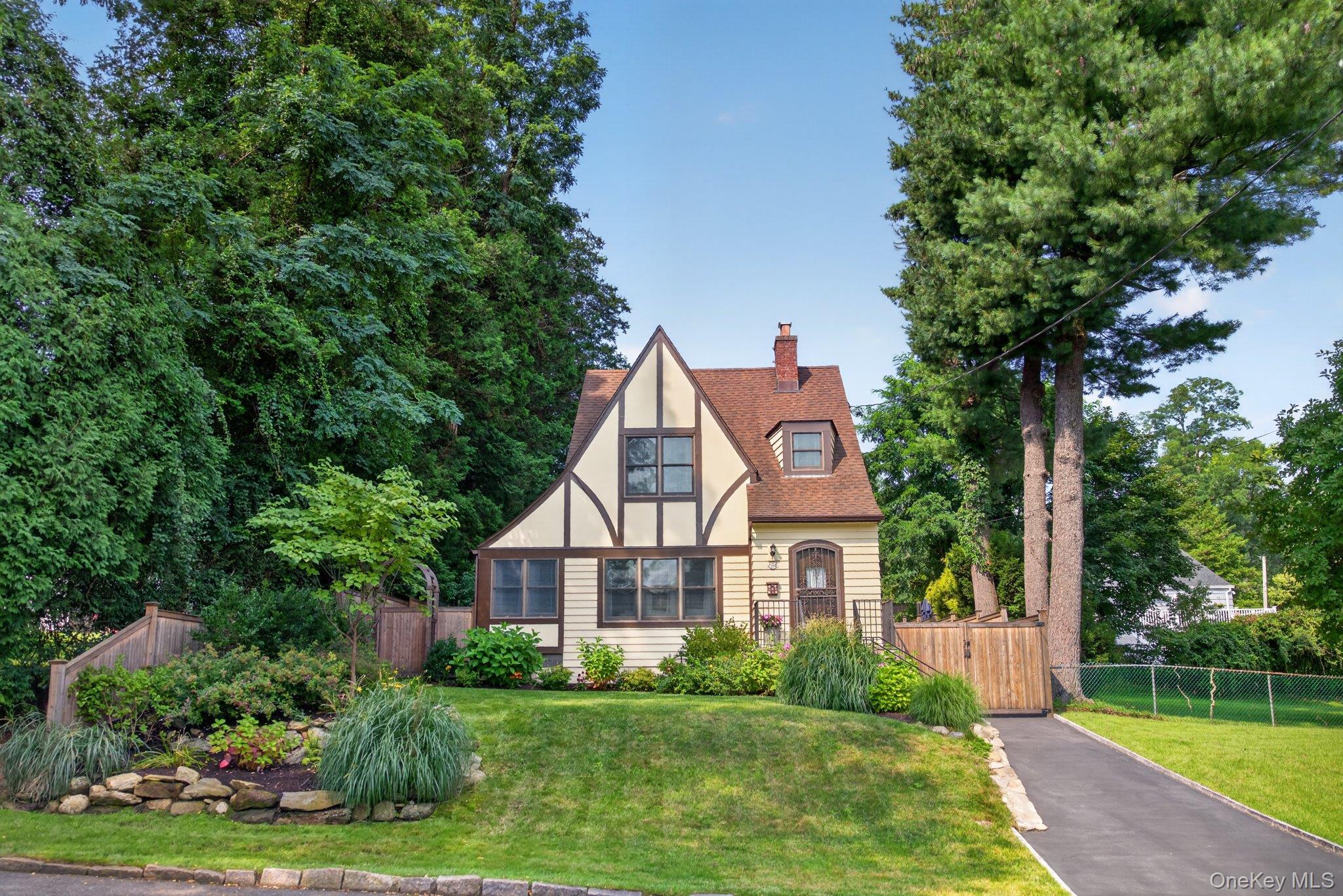 14 S Longfellow Street – For Sale
