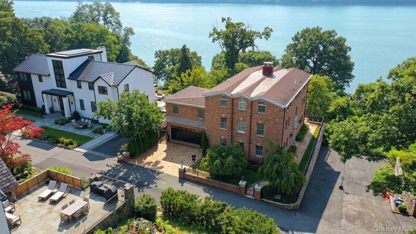3061 Scenic Place – For Sale