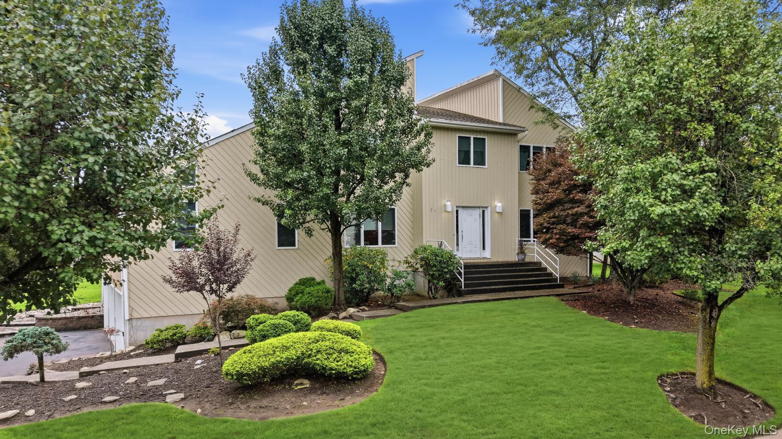 14 Lowell Drive – For Sale