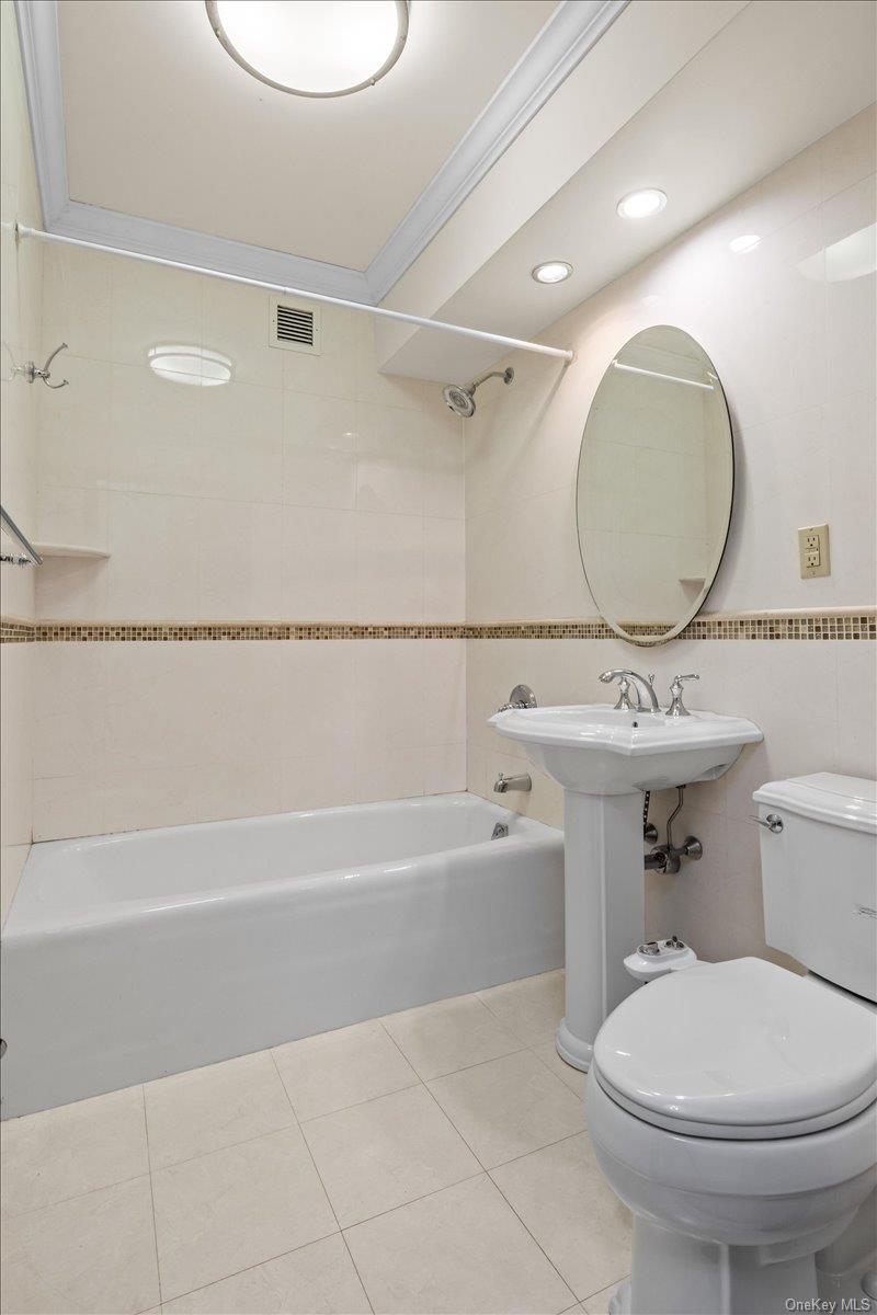 3511 Cambridge Avenue, Unit 3F photo 10