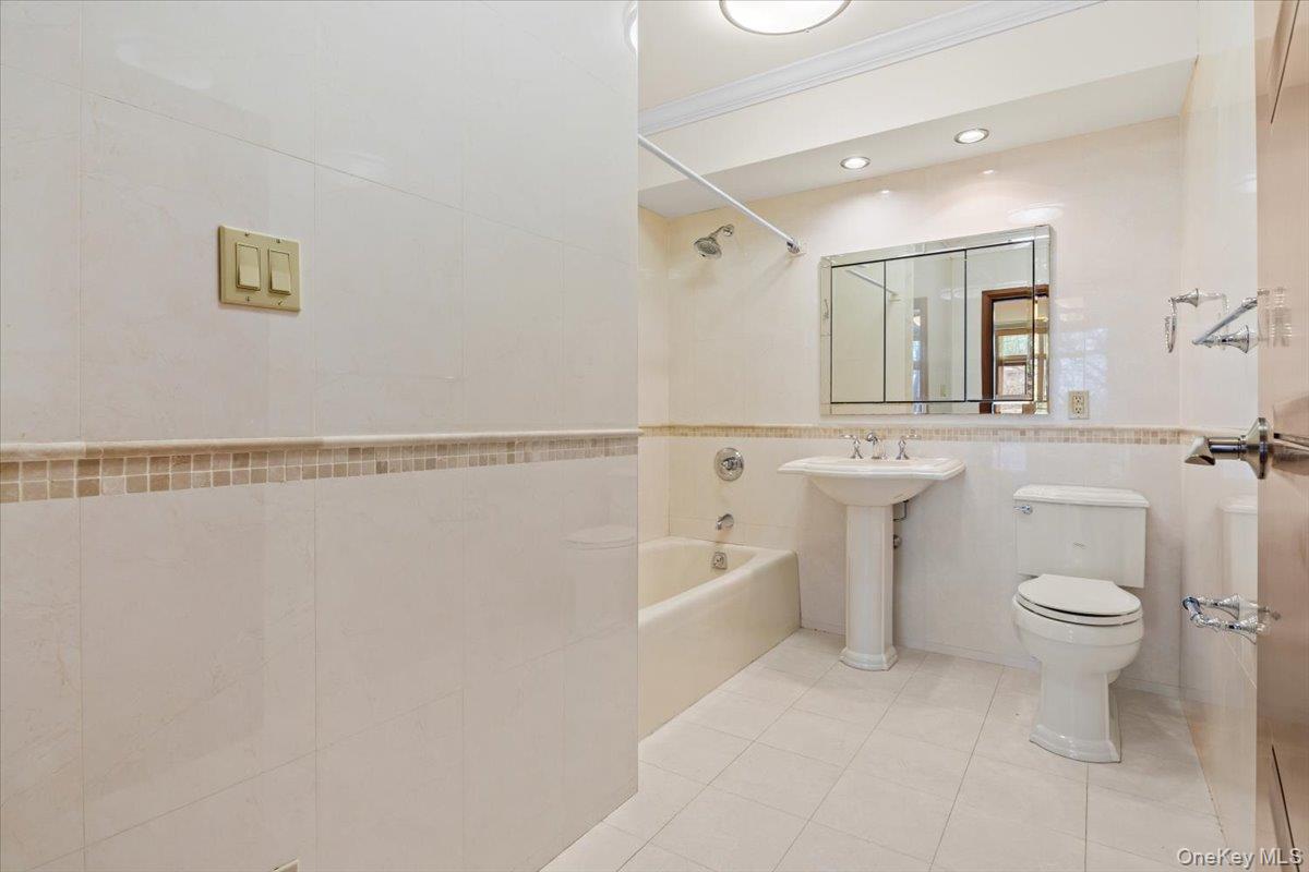 3511 Cambridge Avenue, Unit 3F photo 7