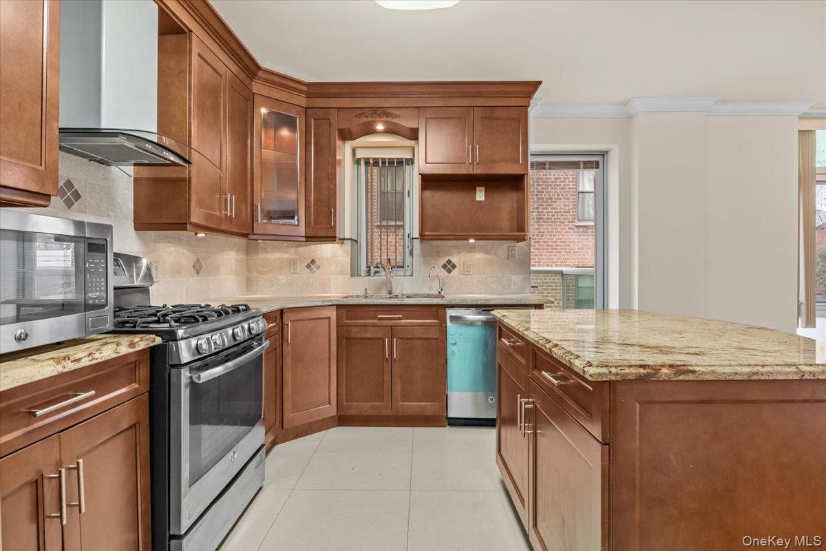 3511 Cambridge Avenue, Unit 3F photo 2
