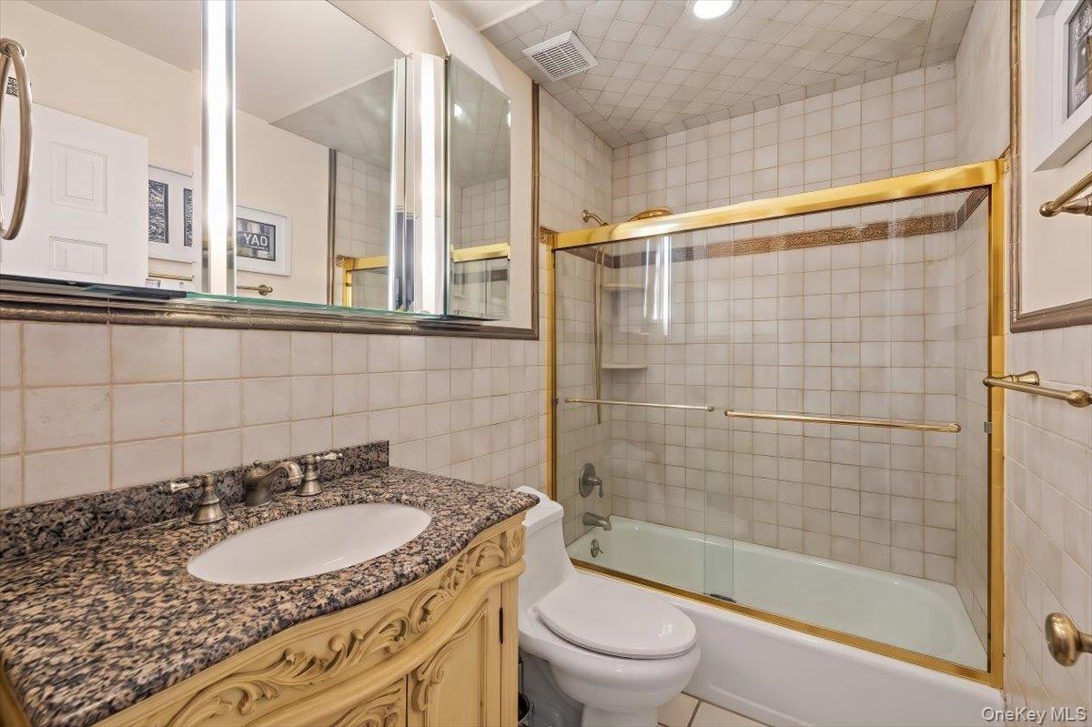 36 Yorkshire Drive – For Sale photo 15