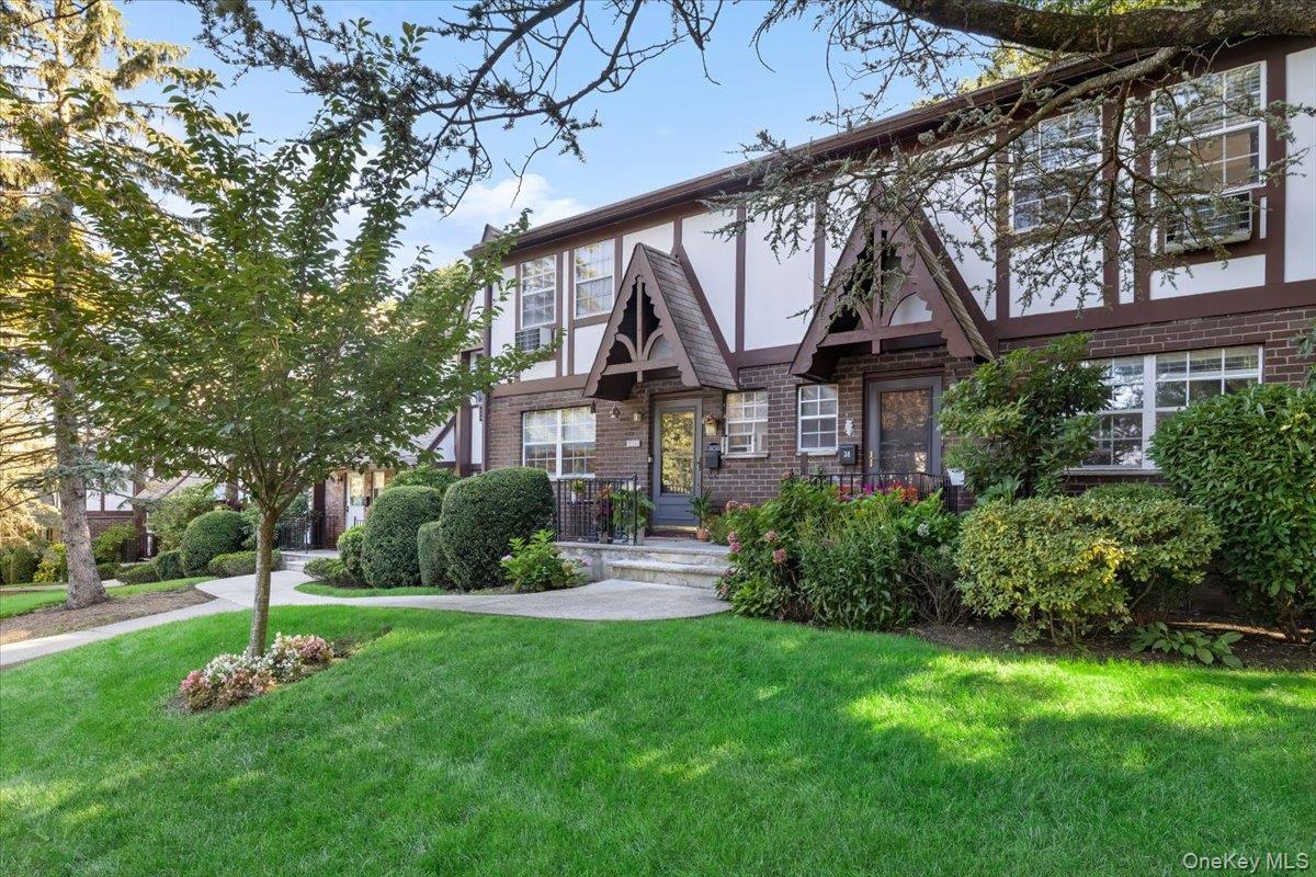 36 Yorkshire Drive – For Sale