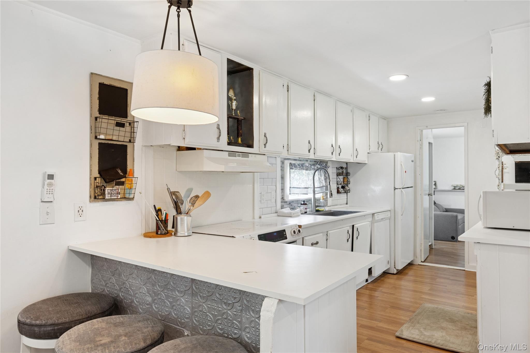 8 North Railroad Avenue – For Sale photo 5