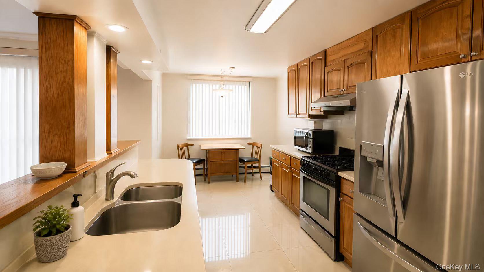 14477 Roosevelt Avenue, Unit 8G photo 4