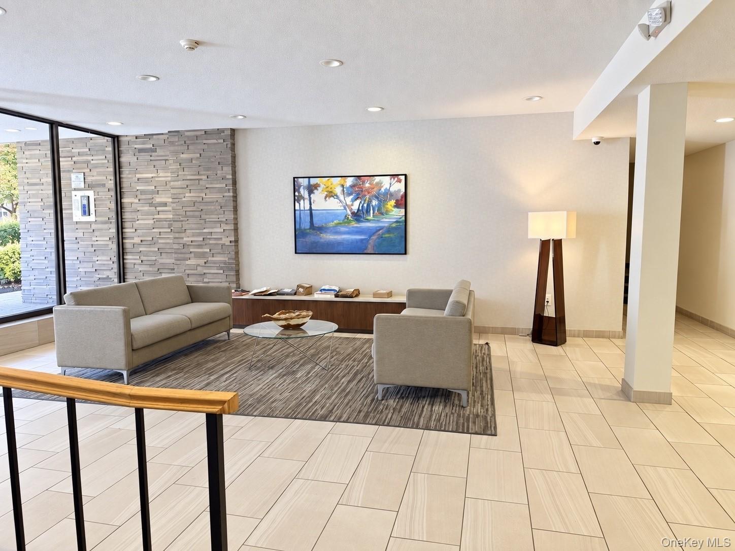 416 Benedict Avenue, Unit 3G photo 2