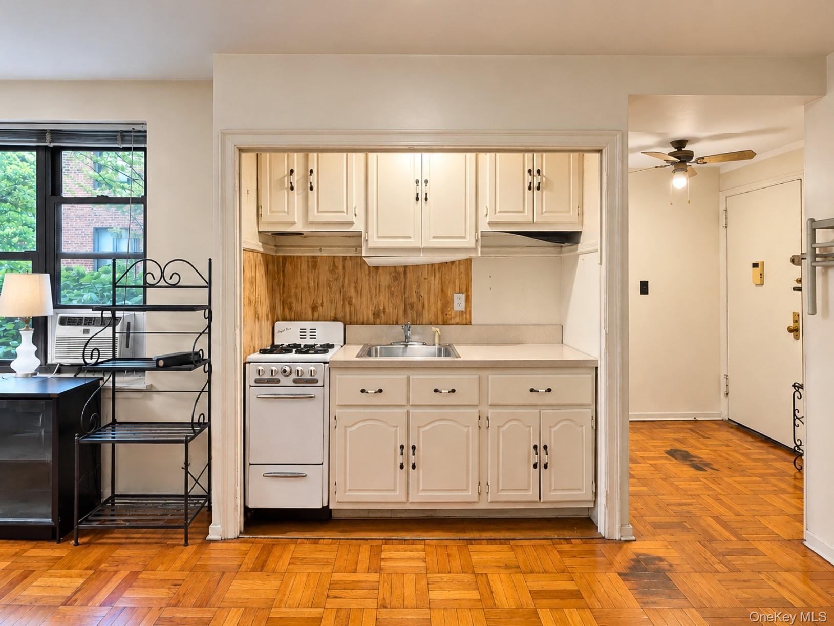 71 Grace Avenue, Unit 1L photo 4