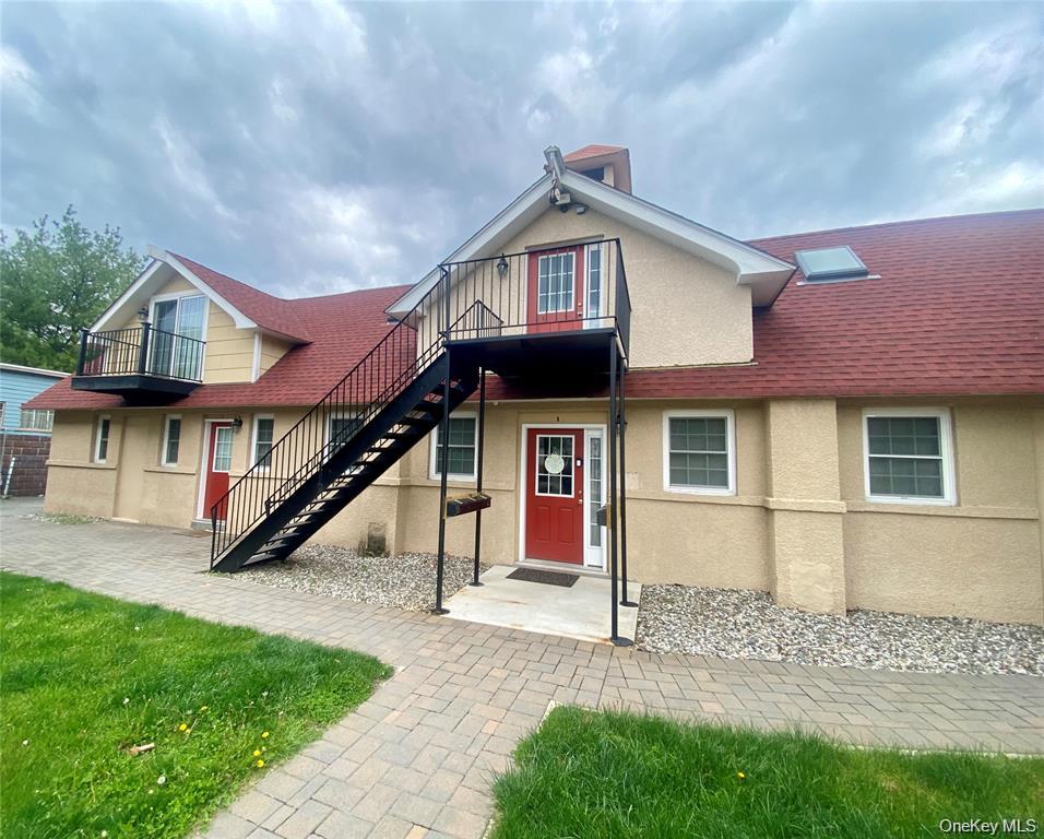 73 Webster Avenue, Unit A photo 2
