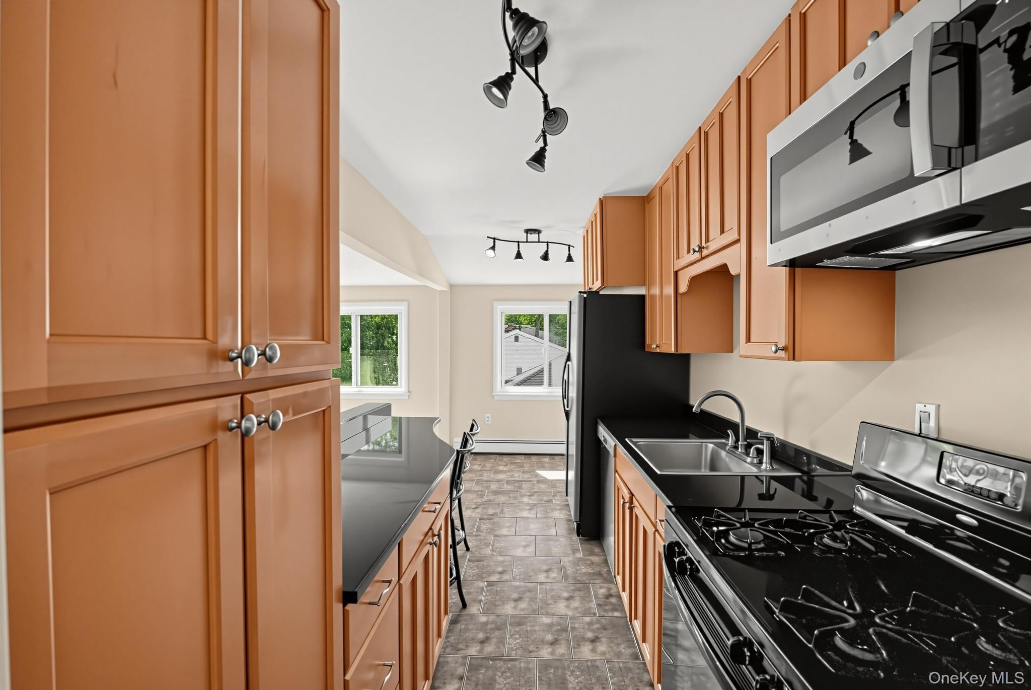 828 Pelhamdale Avenue, Unit 4L photo 5