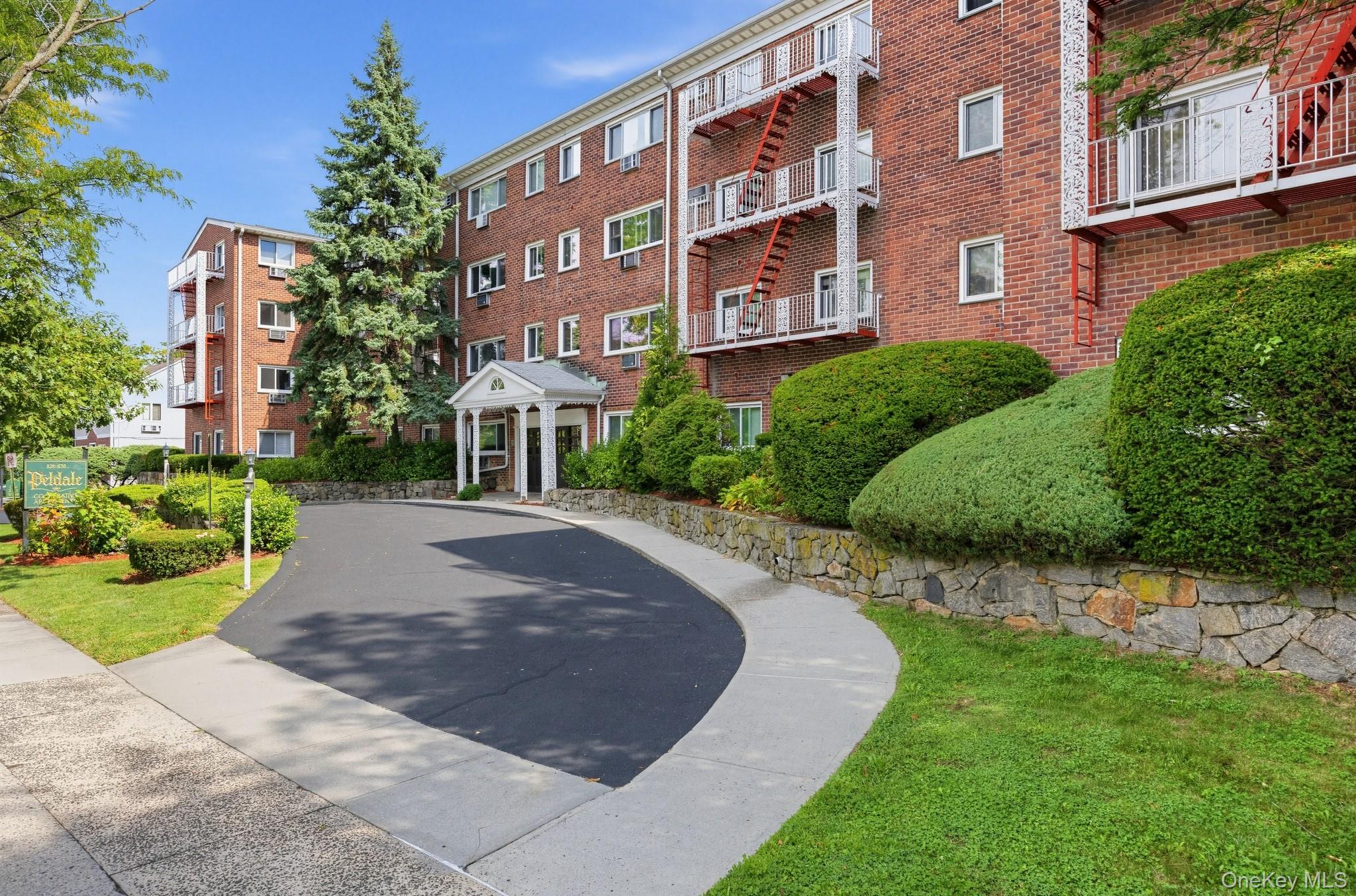 828 Pelhamdale Avenue, Unit 4L