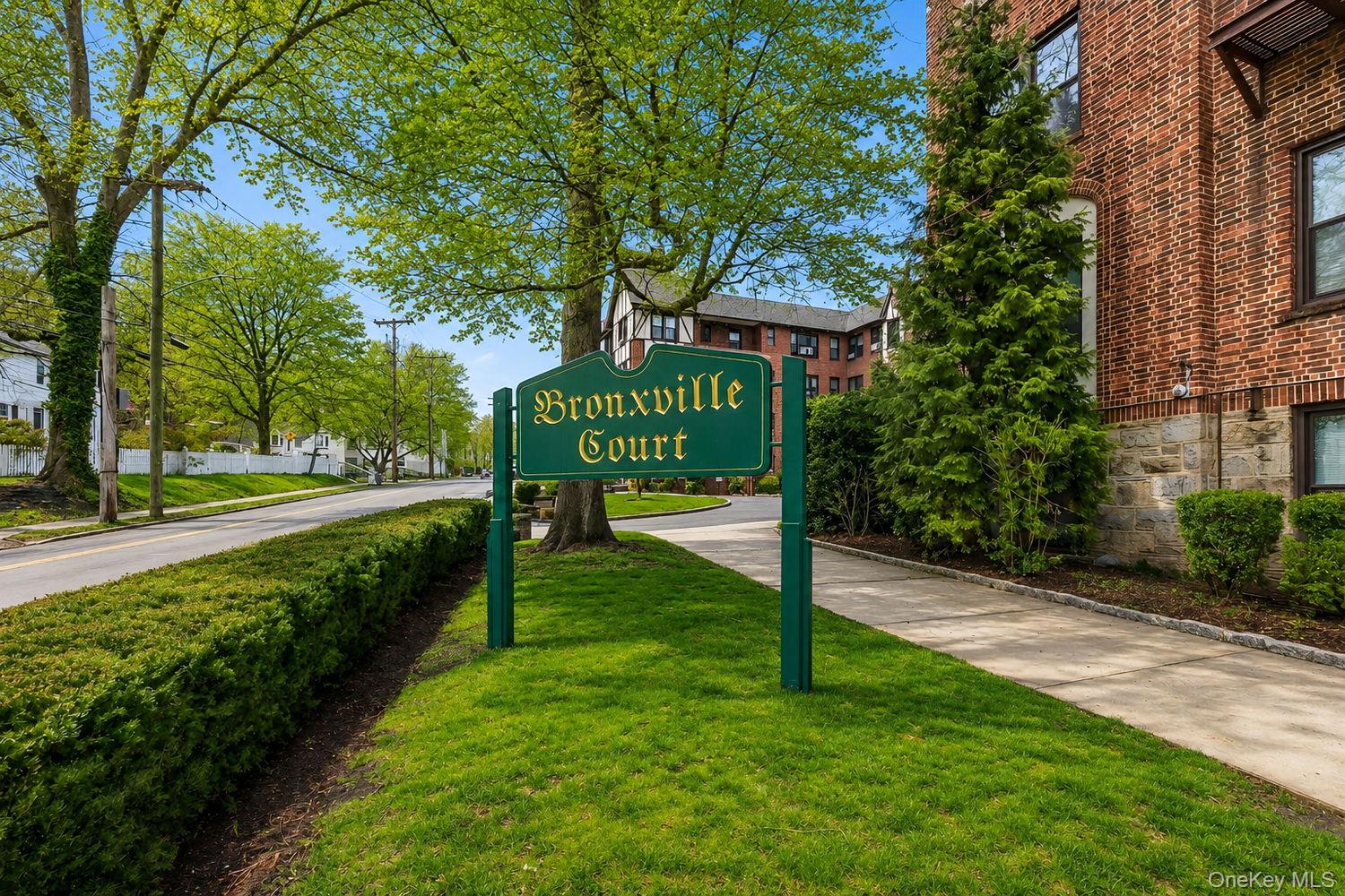 246 Bronxville Road, Unit i2