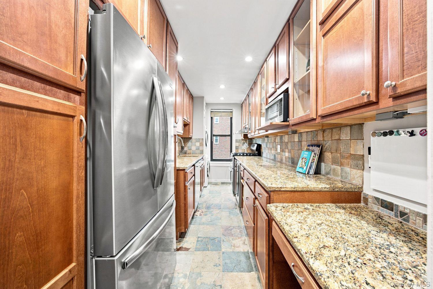 246 Bronxville Road, Unit i2 photo 6