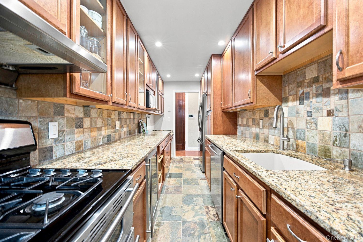 246 Bronxville Road, Unit i2 photo 7