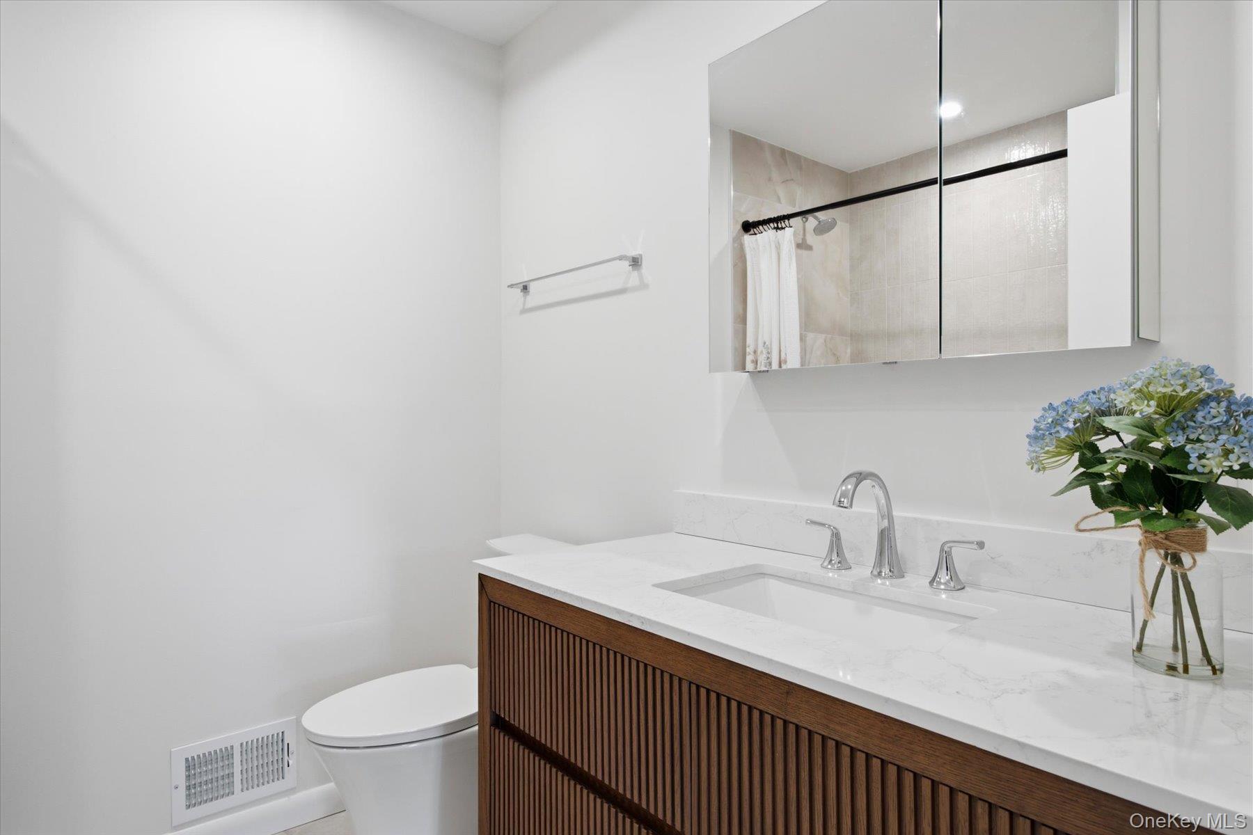 177 Herricks Lane – For Sale photo 25