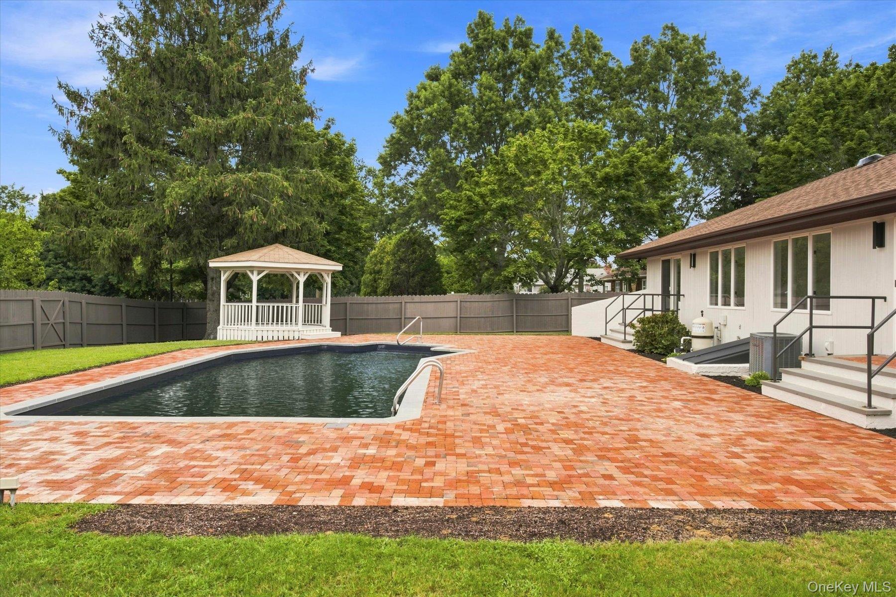177 Herricks Lane – For Sale photo 31