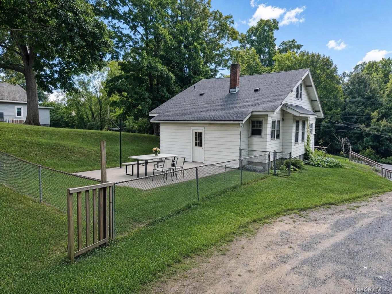 4 Grove Street – For Sale photo 2