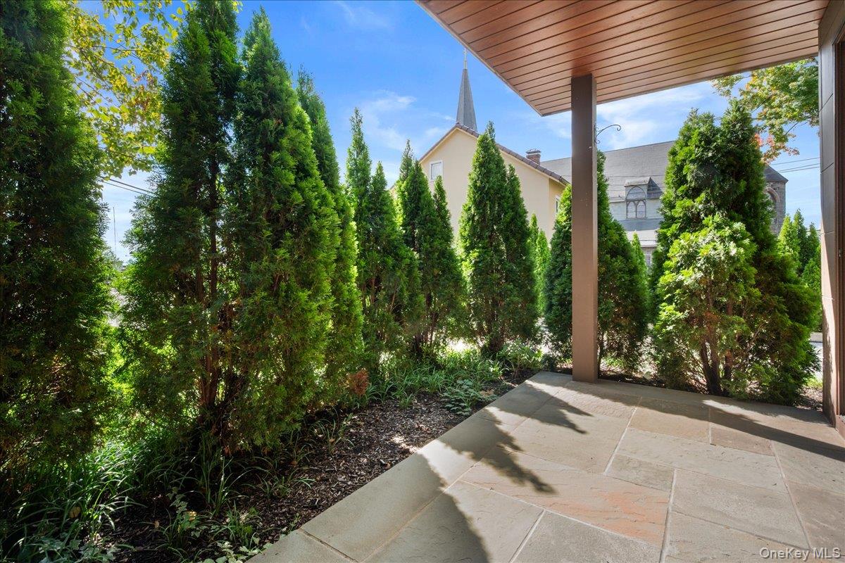 422 E Boston Post Road, Unit 101 photo 22
