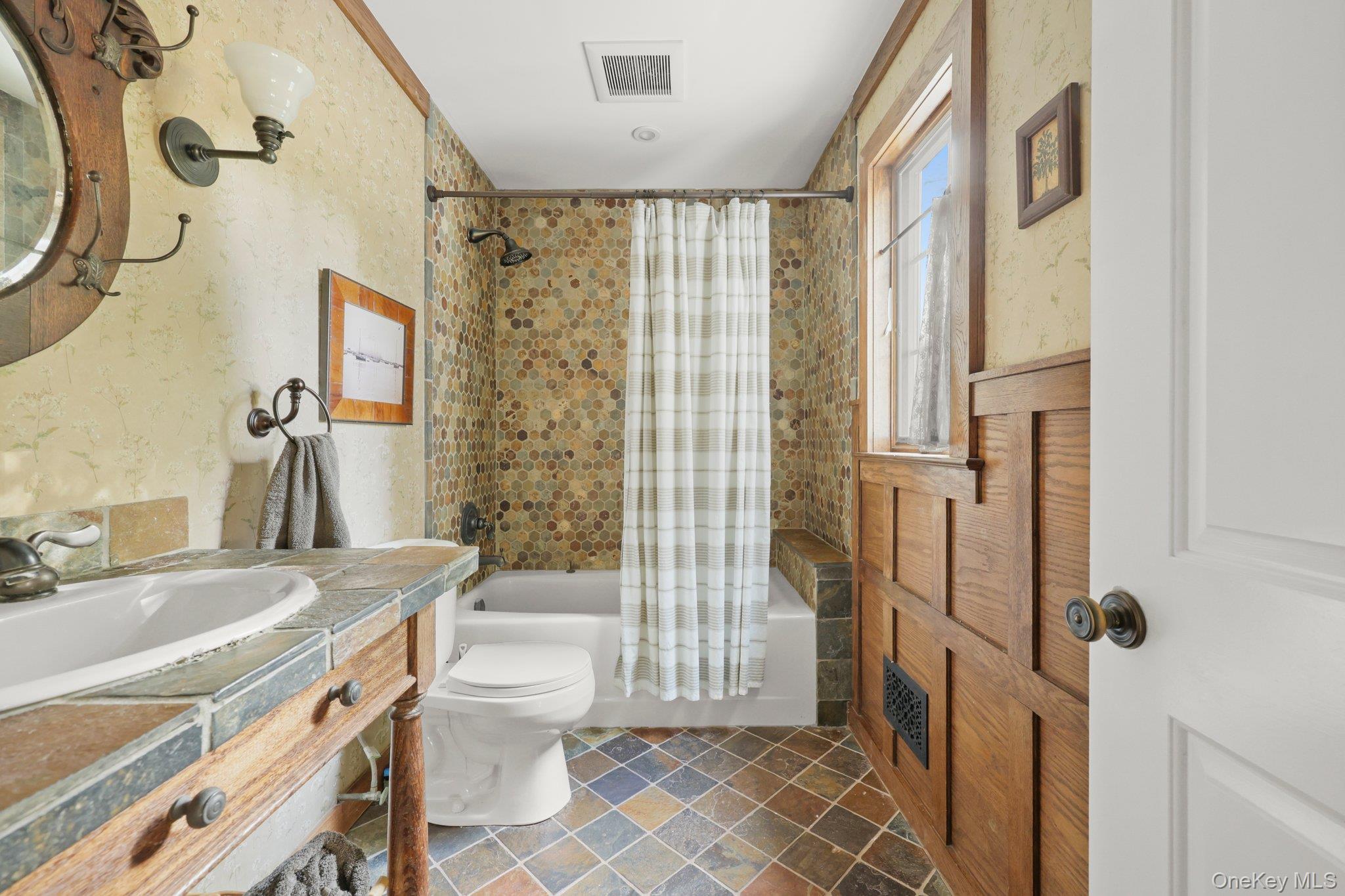 10 Hickory Lane – For Sale photo 15