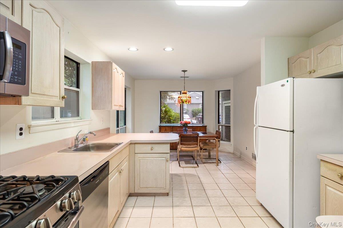 38 Larkspur Lane – For Sale photo 3
