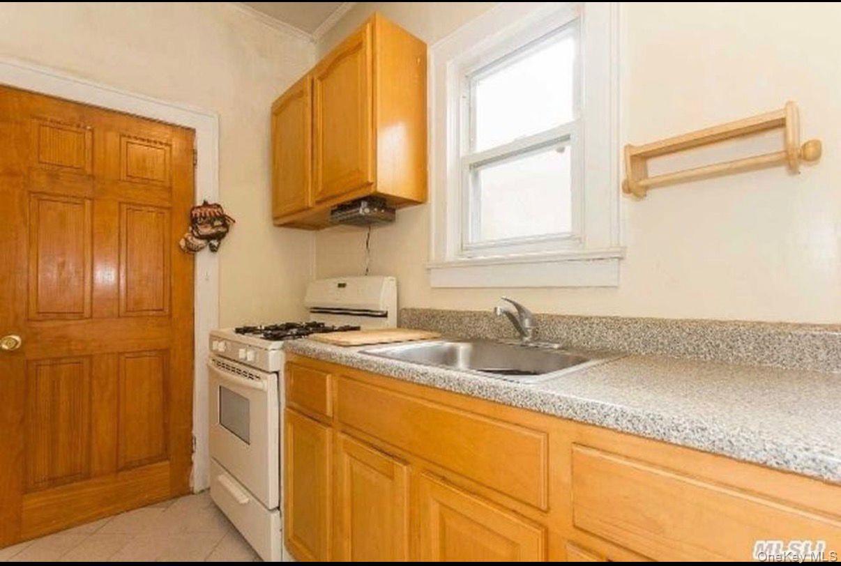 777 W Merrick Road – For Sale photo 7