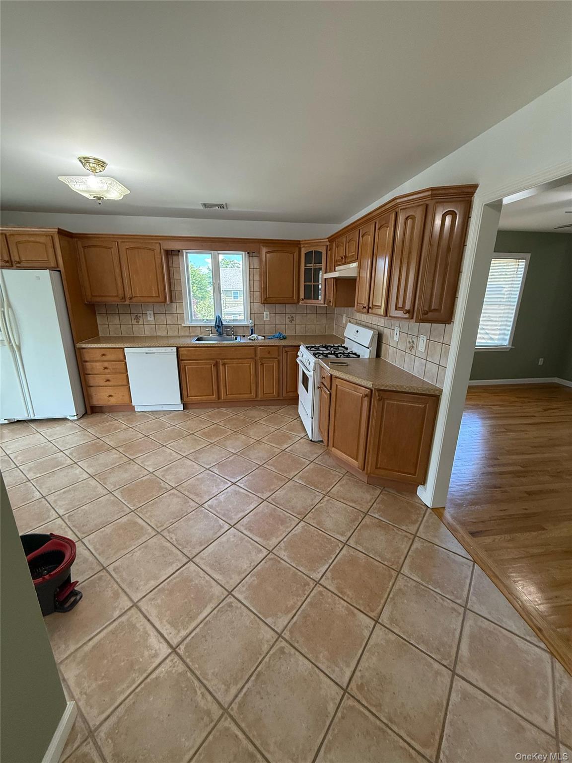 103 Clunie Avenue, Unit 2 photo 13