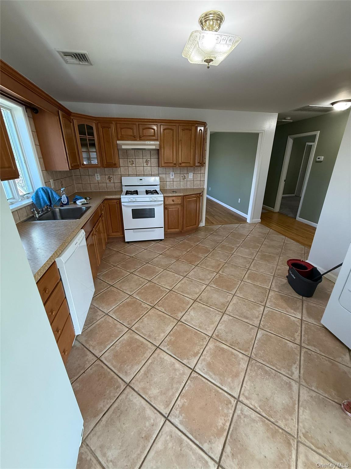 103 Clunie Avenue, Unit 2