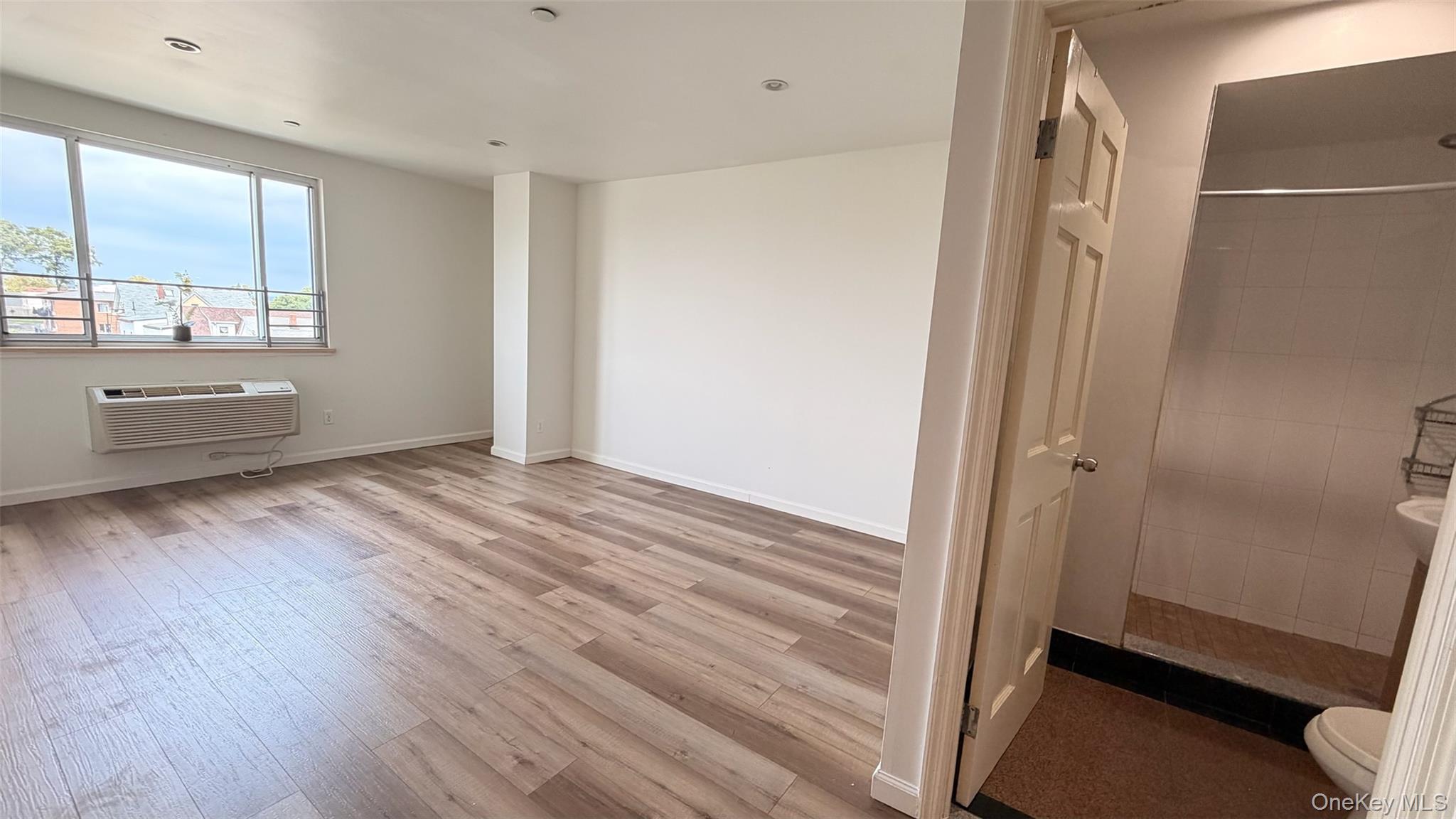 106-07 Northern Boulevard, Unit 5B photo 4