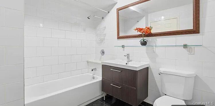 106-07 Northern Boulevard, Unit 5B photo 7