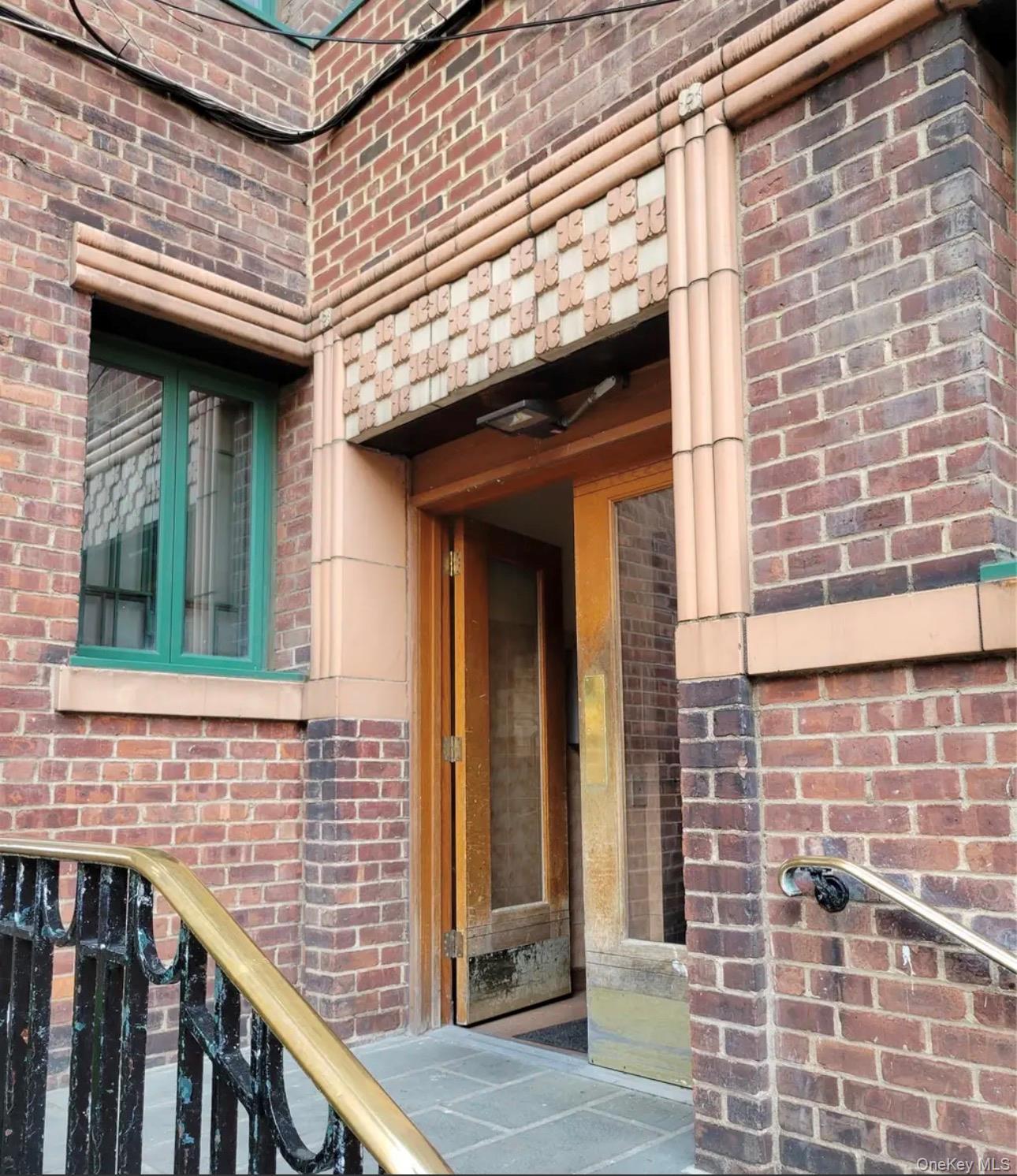 1503 Metropolitan Avenue, Unit 7E