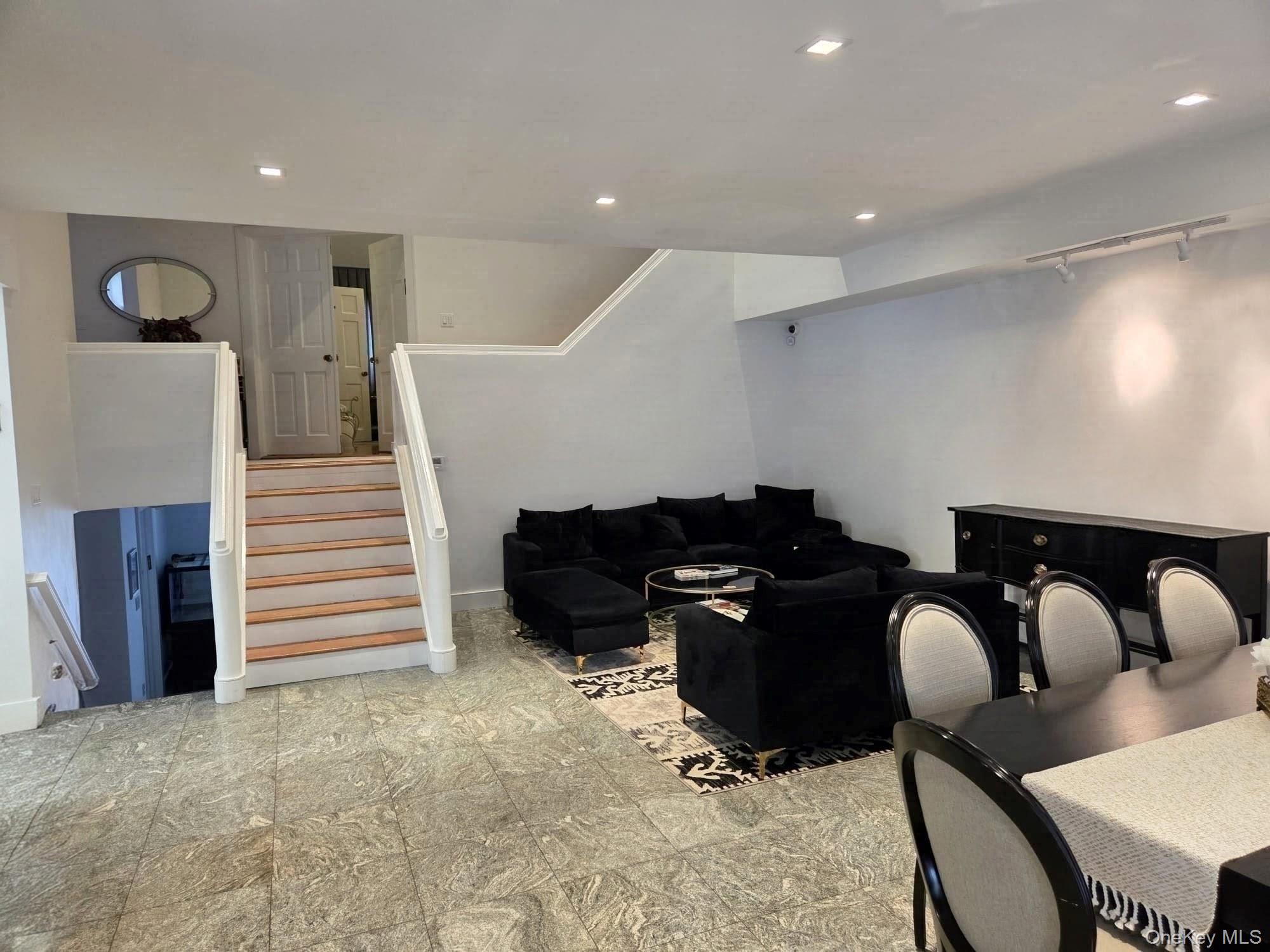 541 Cedarwood Drive – For Rent photo 2