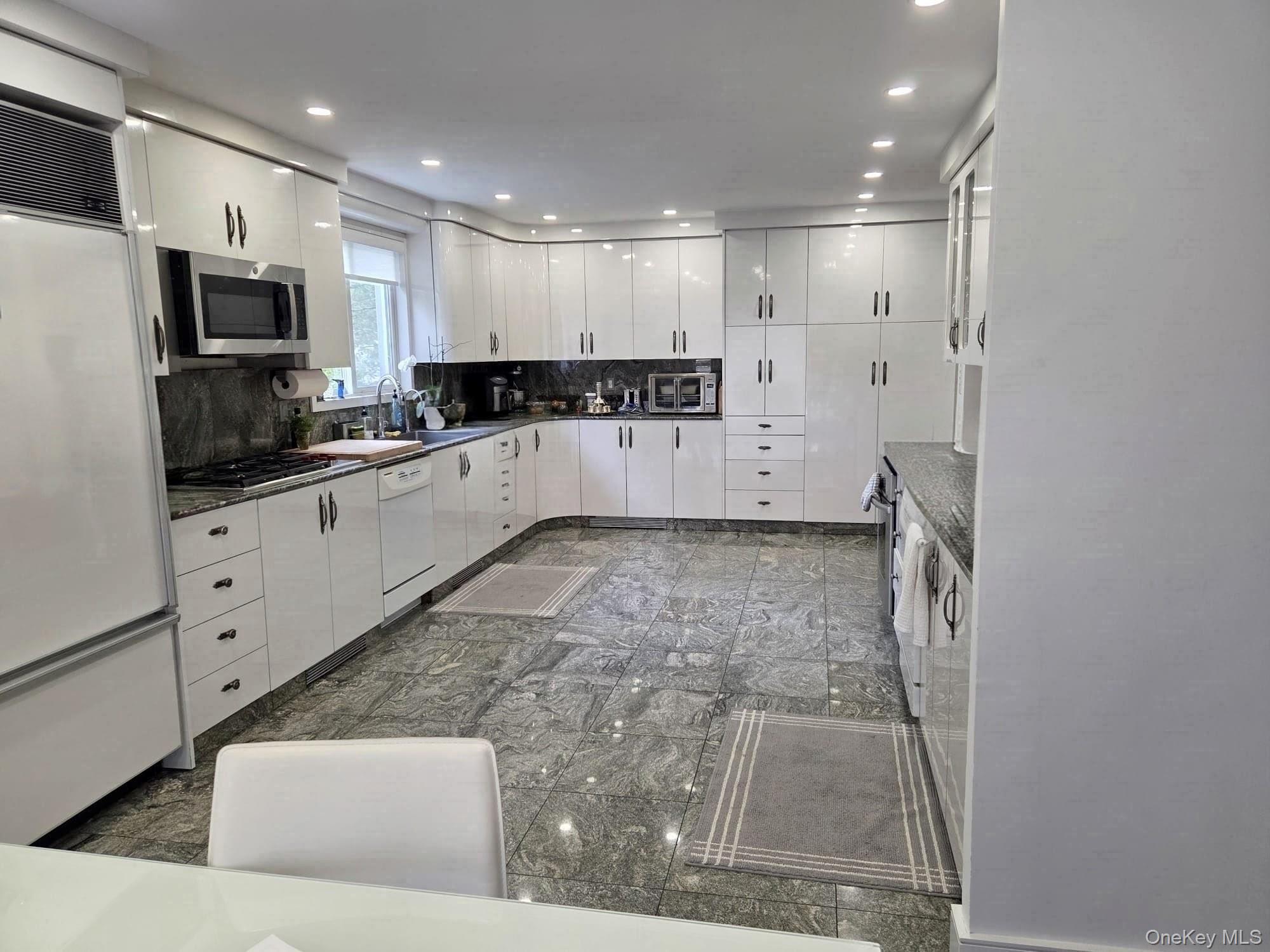 541 Cedarwood Drive – For Rent photo 3
