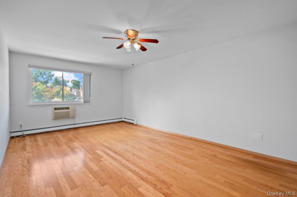 89 N Broadway, Unit 204 photo 12