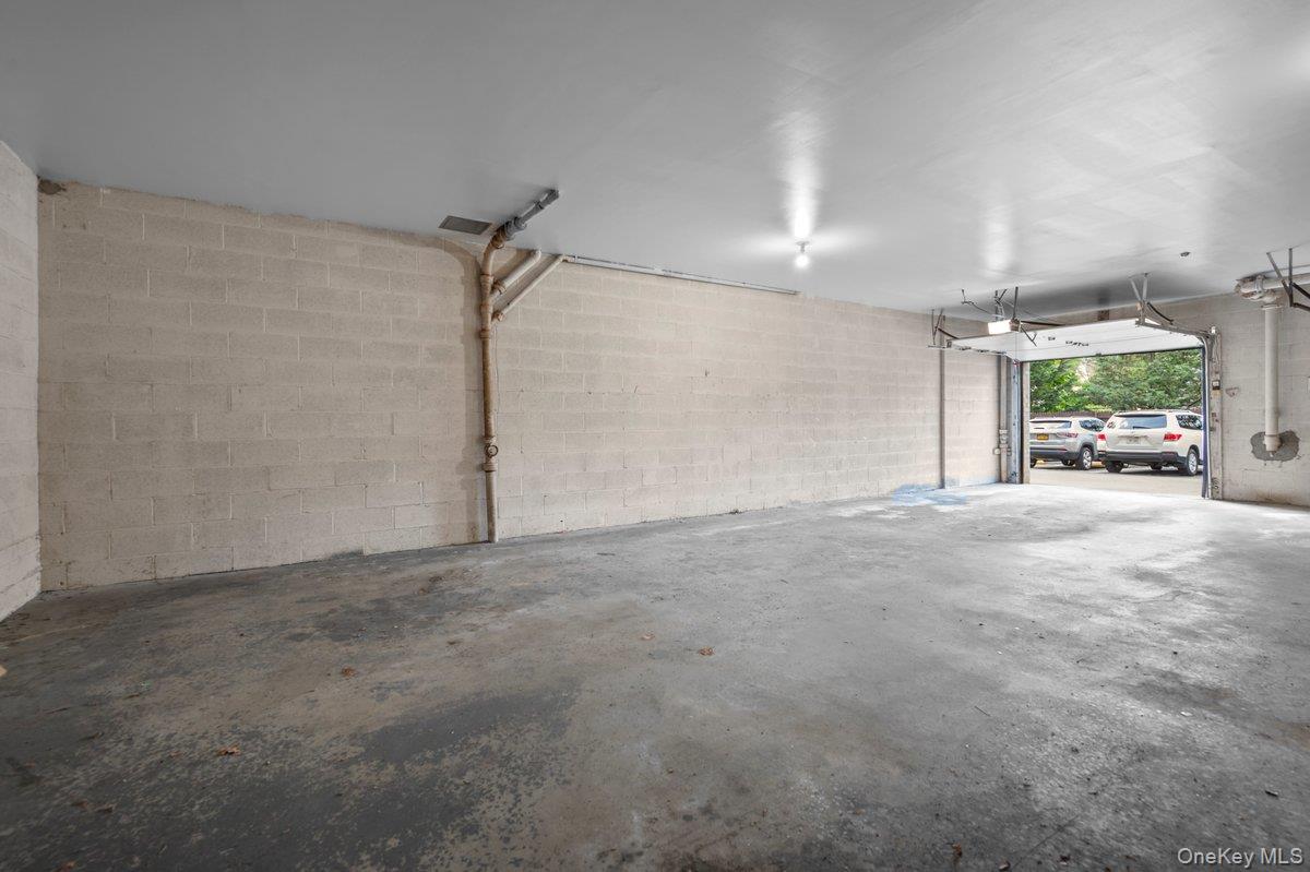 89 N Broadway, Unit 204 photo 23