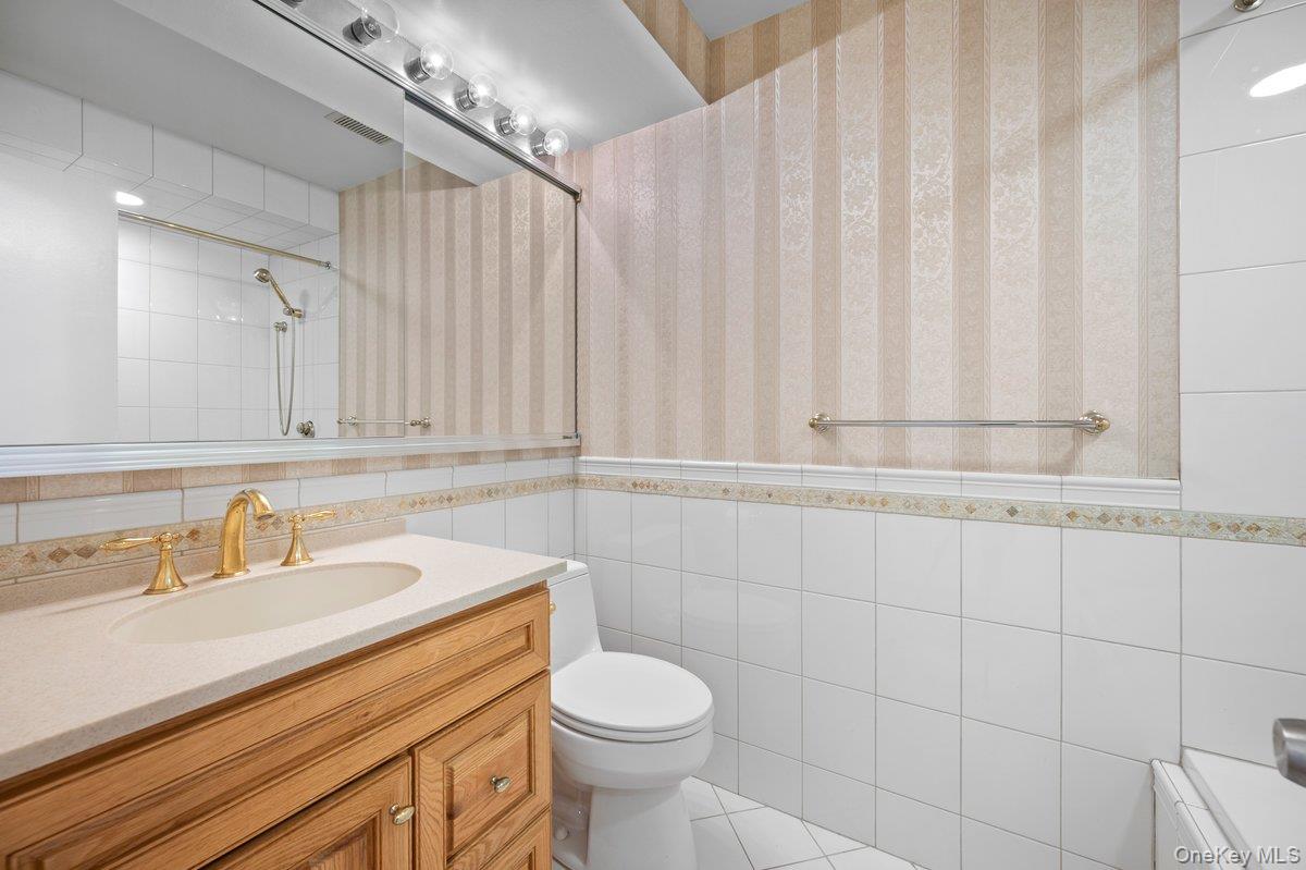 89 N Broadway, Unit 204 photo 18