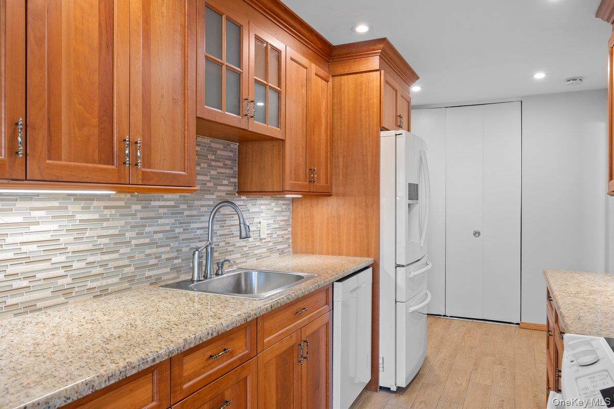 89 N Broadway, Unit 204 photo 9