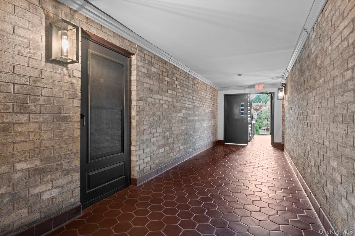 89 N Broadway, Unit 204 photo 3