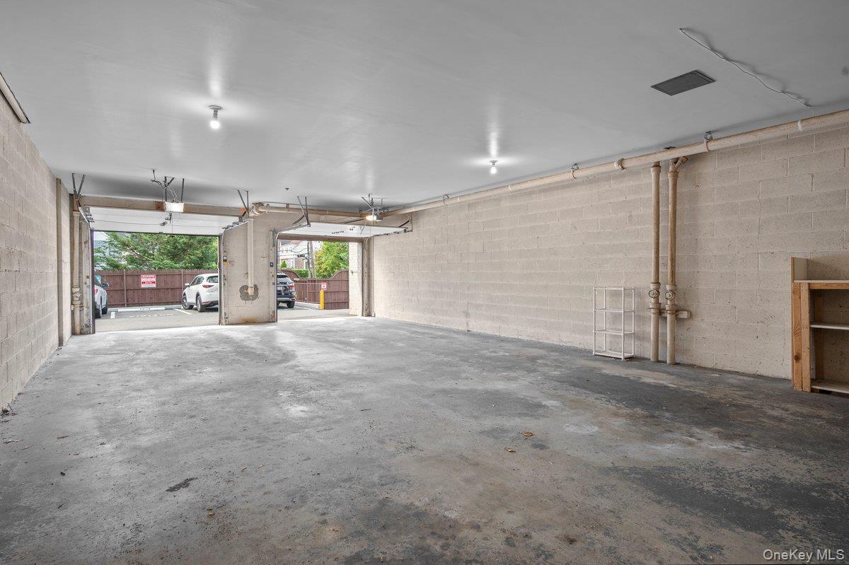 89 N Broadway, Unit 204 photo 22
