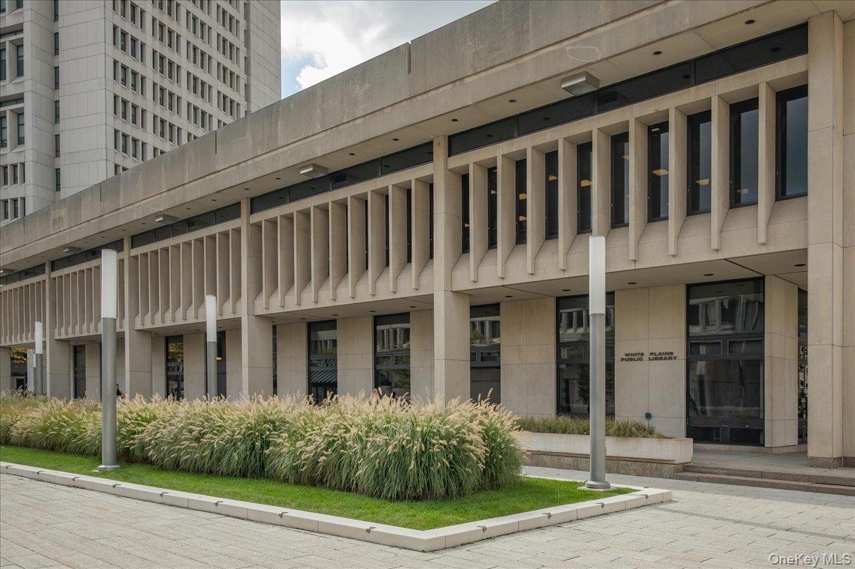 89 N Broadway, Unit 204 photo 26