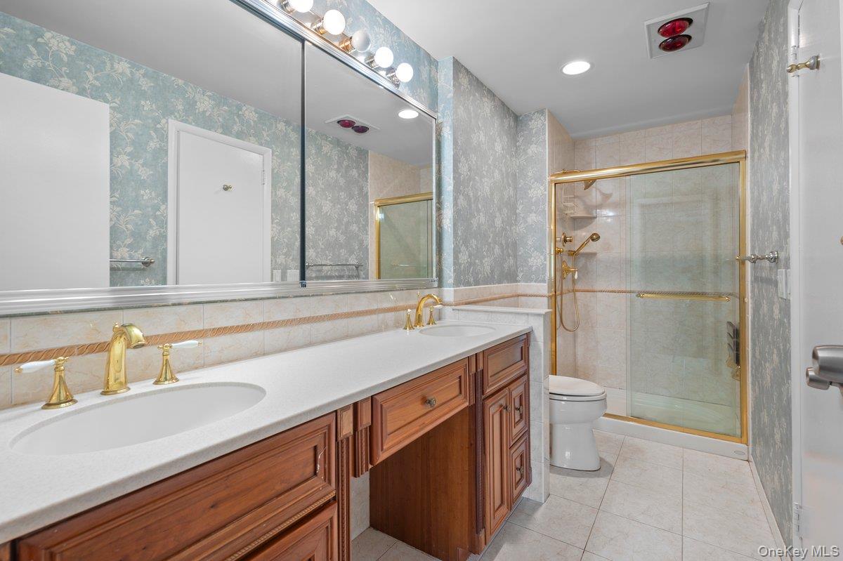 89 N Broadway, Unit 204 photo 14