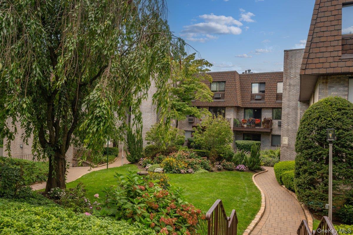 89 N Broadway, Unit 204