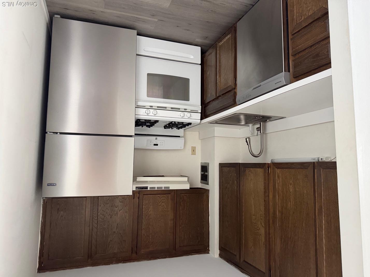 740 E Broadway, Unit 1-N photo 2