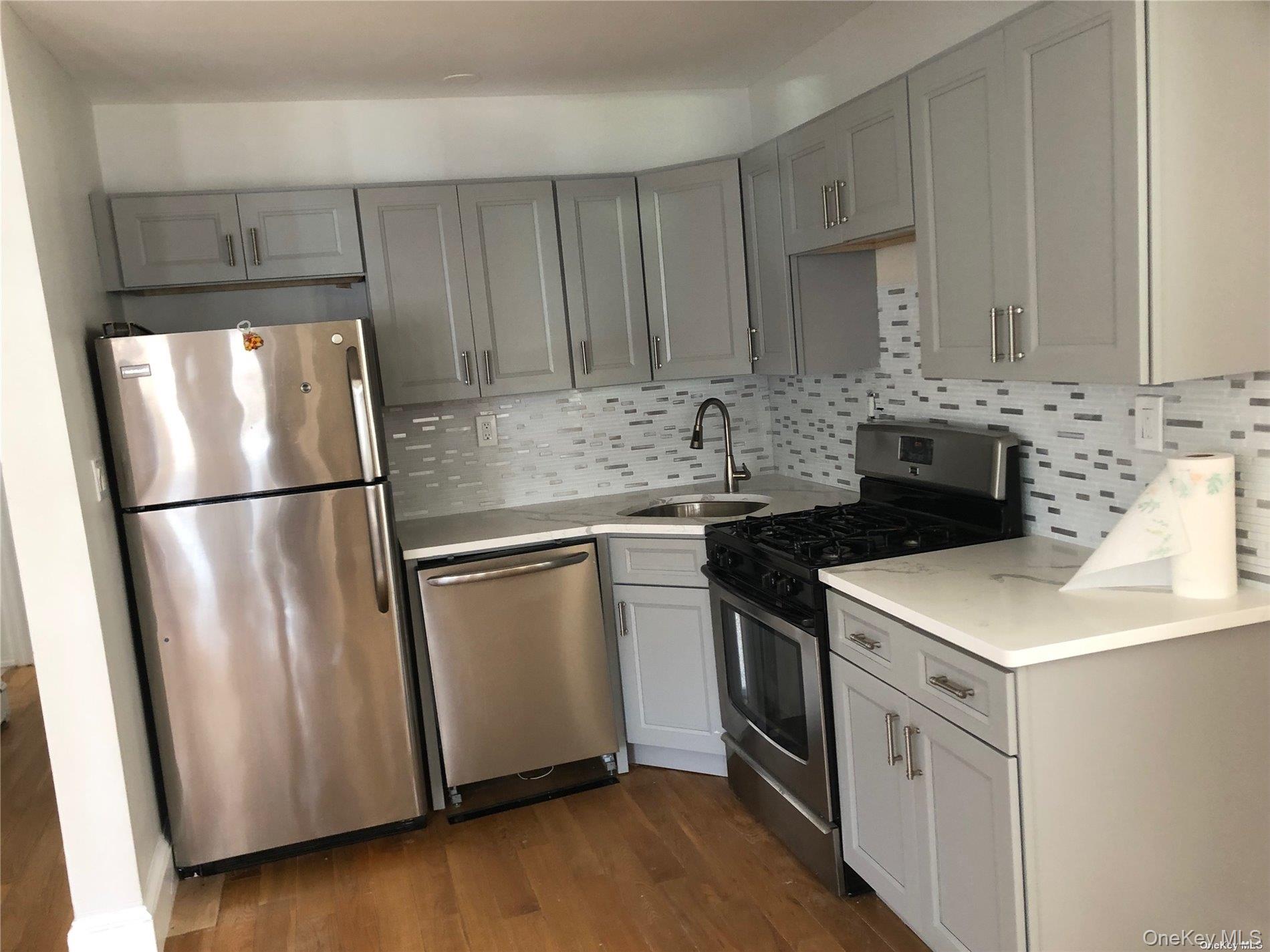 147 E Walnut Street, Unit upper photo 2