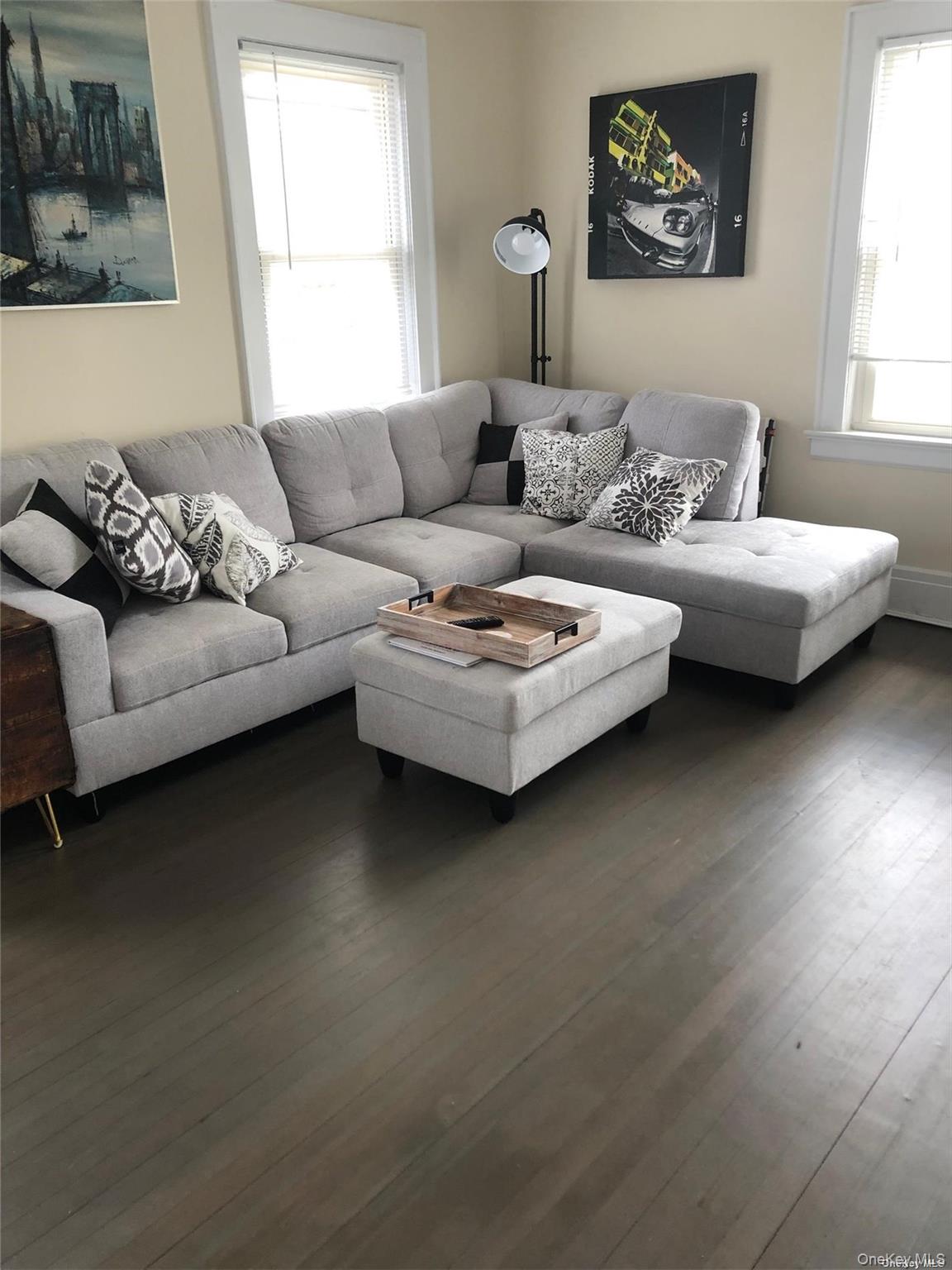147 E Walnut Street, Unit upper photo 5