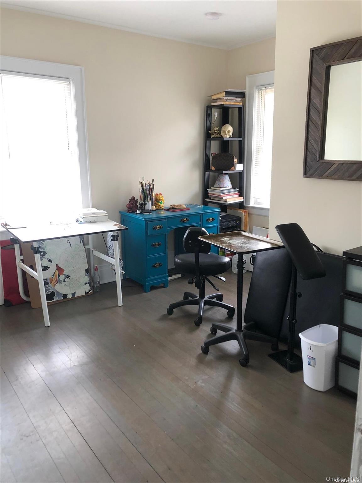 147 E Walnut Street, Unit upper photo 6