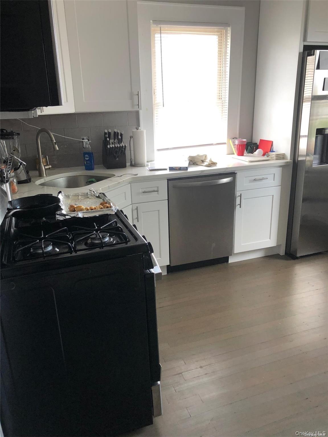 147 E Walnut Street, Unit upper photo 4