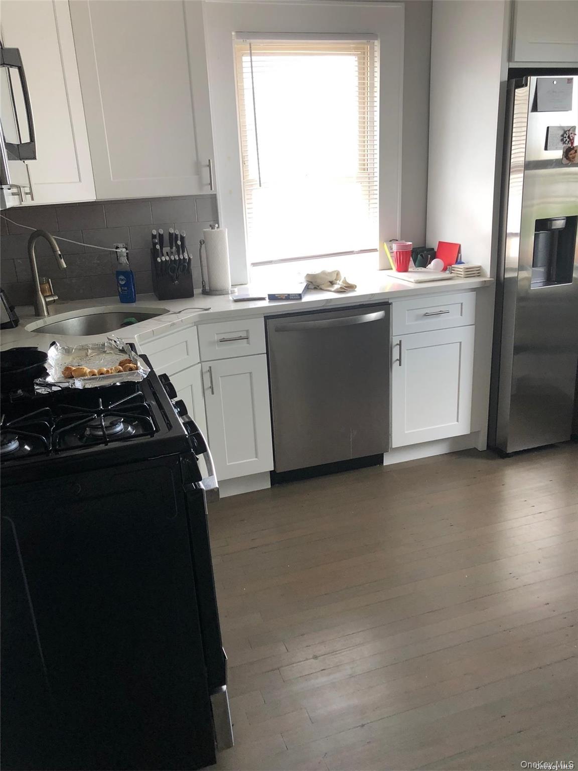 147 E Walnut Street, Unit upper photo 3